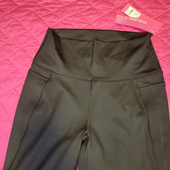Lilly Pulitzer Luxletic Carpe Vida Flare Legging – Size M, Onyx Black - Picture 2 of 7